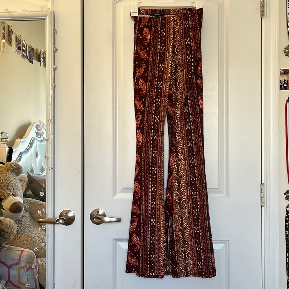 Flare pants, stretchy material